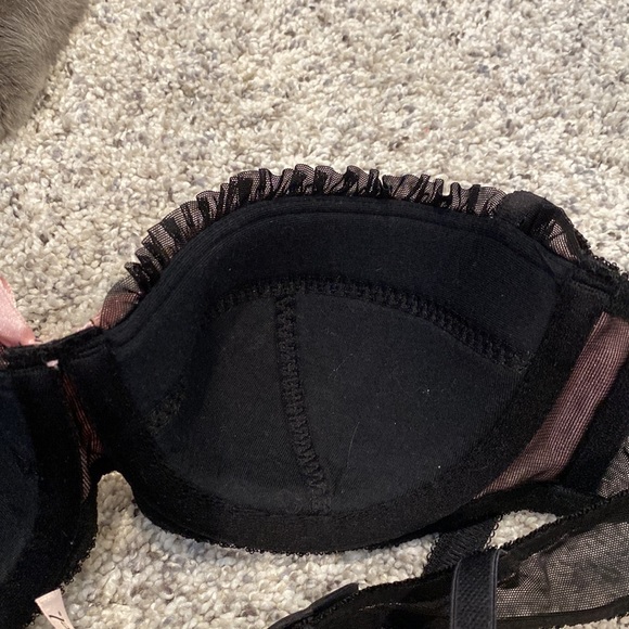 Jezebel pink satin black lace bra pantie lingerie set 34B S - Picture 3 of 6